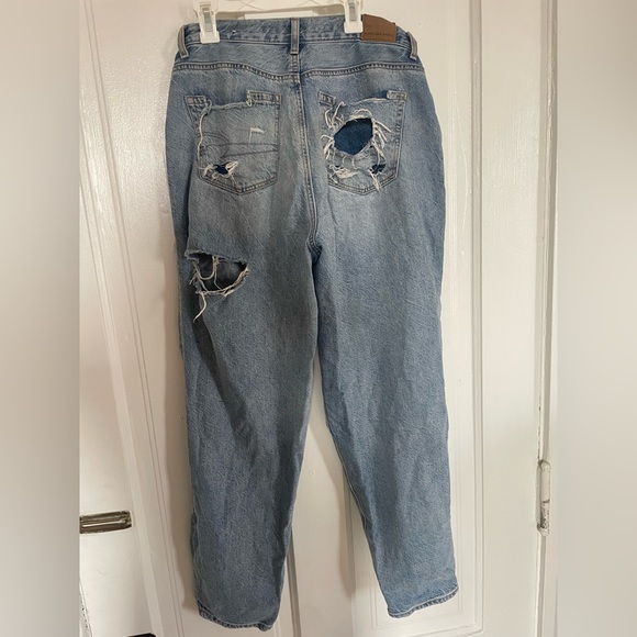 Relaxed Ripped Mom Jean - Picture 2 of 6